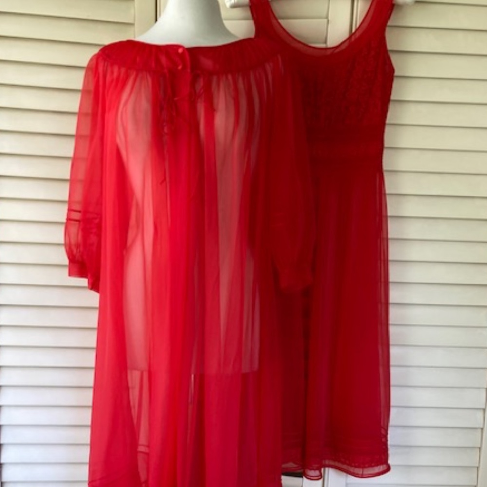 Vintage  Shadow Line Peignoir Set